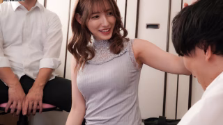 どうしても誰かとセックスしたかったとしゆきは、マッチングした女性と出会うことになる。綺麗だと憧れていた友達のお母さんとマッチングアプリで再会。緊張の糸が切れた二人は、理性を捨てて本能のまま交じり合った。 森沢かな