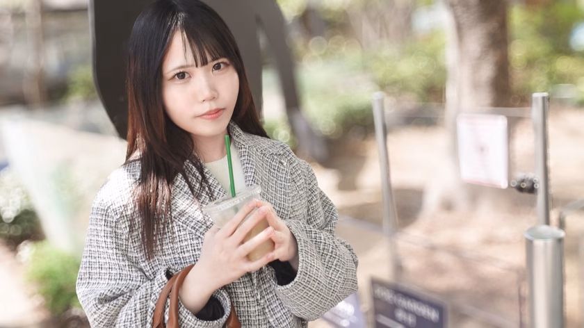 鈴木さん 22歳 ビールの売り子【これが噂の顔採用!可愛すぎるビールの売り子さん!】童顔+Hカップの破壊力!おっぱいをバインバインに揺らしながらの騎乗位で何度も絶頂! 【初撮り】ネットでAV応募→AV体験撮影 2437