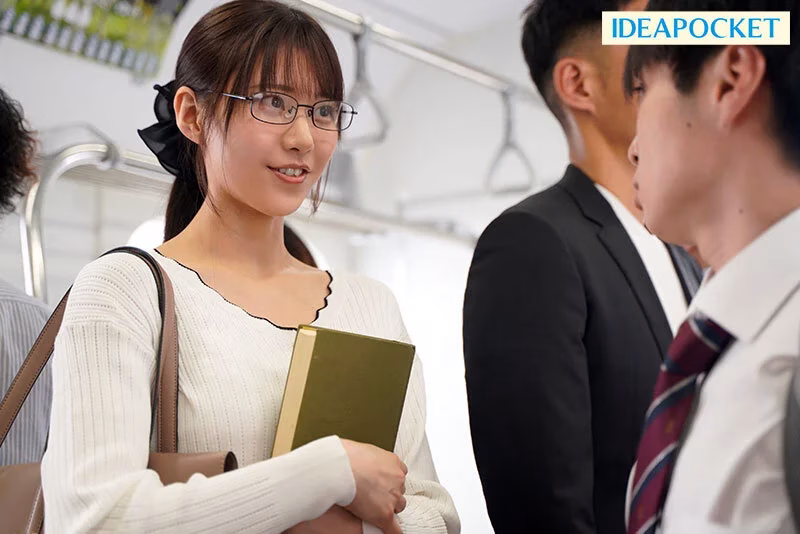 毎朝電車の端の席で読書をしている清楚美人お姉さんがM男を痴女って弄ぶ特殊性癖の持ち主だったなんて… 愛才りあ