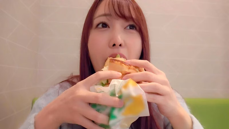 中出し部屋呑みドキュメント 可愛さと美しさの黄金比 弥生みづき