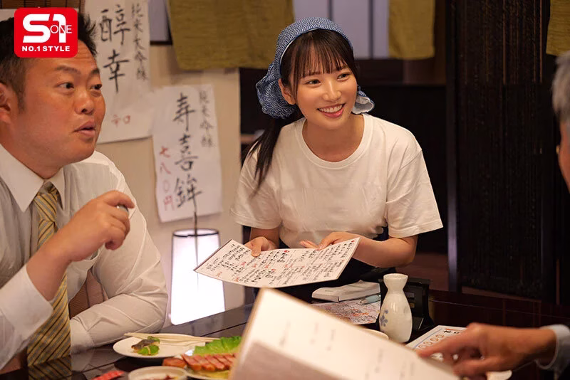 終電逃してセクハラ店長とまさかの相部屋…朝まで続くキモい性交に不覚にも感じてしまった汚れを知らないバイトちゃん 榊原萌